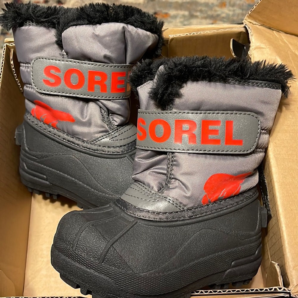 Sorel commander insulated infant size 7 snow boots.
